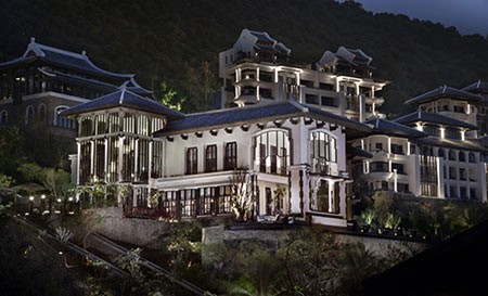 Nhà hàng La Maison 1888 nằm trong khuôn viên InterContinental Danang Sun Peninsula Resort thuộc thành phố biển Đà Nẵng. Nhà hàng này đứng thứ 4 trong danh sách 10 nhà hàng đẹp nhất thế giới do hai tờ báo điện tử New York Daily New và The Daily Meal công bố.